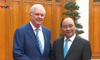 นายกรัฐมนตรีเหงวียนซวนฟุกให้การต้อนรับผู้อำนวยการโครงการเวียดนาม-มหาวิทยาลัยฮาร์วาร์ด