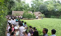 คณะครูอาจารย์และนักเรียนเวียดนามที่อาศัยในประเทศไทยเยือนถิ่นเกิดของประธานโฮจิมินห์