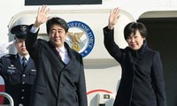นายกรัฐมนตรีญี่ปุ่นเริ่มการเยือนเวียดนามอย่างเป็นทางการ