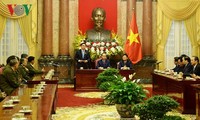 ประธานประเทศเจิ่นด่ายกวางให้การต้อนรับคณะผู้แทนประชาชนลาวที่บำเพ็ญประโยชน์ต่อการปฏิวัติเวียดนาม