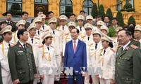 ประธานประเทศเจิ่นด่ายกวางพบปะกับตำรวจรุ่นใหม่ดีเด่นปี 2017