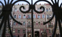 รัสเซียประกาศเนรเทศนักการทูตสหรัฐ 60 คนและสั่งปิดสถานกงสุลใหญ่สหรัฐ ณ เมืองเซนต์ปีเตอร์สเบิร์ก