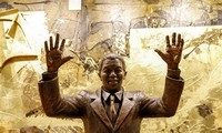 เปิดตัวรูปปั้นประธานาธิบดีแอฟริกาใต้ เนลสัน แมนเดลา ณ สำนักงานใหญ่สหประชาชาติ