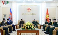 เสนาธิการใหญ่กองทัพกัมพูชาวงพิแซนเยือนเวียดนามอย่างเป็นทางการ