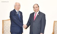 นายกรัฐมนตรีเหงวียนซวนฟุกให้การต้อนรับคณะผู้บริหารจังหวัดเฮียวโงะ ประเทศญี่ปุ่น