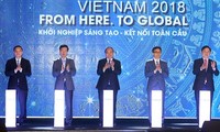 นายกรัฐมนตรี เหงวียนซวนฟุก เข้าร่วมวันงานธุรกิจสตาร์ทอัพและการเปลี่ยนแปลงใหม่อย่างมีความคิดสร้างสรรค์แห่งชาติเวียดนามปี 2018