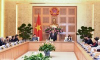 นายกรัฐมนตรีเหงวียนซวนฟุกพบปะกับผู้บริหารสมาคมให้การศึกษาและดูแลสาธารณสุขชุมชนเวียดนาม