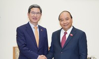 นายกรัฐมนตรีเหงวียนซวนฟุกให้การต้อนรับประธานกลุ่มส.ส.มิตรภาพสาธารณรัฐเกาหลี-เวียดนาม