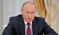นาย วลาดีเมียร์ ปูตินประธานาธิบดีรัสเซียสนทนากับประชาชนในรายการ “Direct Line with Vladimir Putin” 