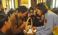 เทศกาลวูลานหรือเทศกาลแสดงความกตัญญูรู้คุณต่อพ่อแม่และบรรพบุรุษของคนเวียดนาม