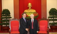 เลขาธิการใหญ่พรรค ประธานประเทศเหงวียนฟู้จ่องให้การต้อนรับสมเด็จฮุนเซน นายกรัฐมนตรีกัมพูชา