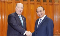 นายกรัฐมนตรีเหงวียนซวนฟุกให้การต้อนรับคณะกรรมการเศรษฐกิจญี่ปุ่น-เวียดนาม