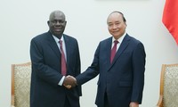 นายกรัฐมนตรีเหงวียนซวนฟุกให้การต้อนรับเอกอัครราชทูตไนจีเรียประจำเวียดนาม
