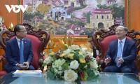 ประธานสถานีวิทยุเวียดนามให้การต้อนรับเอกอัครราชทูตกัมพูชาประจำเวียดนาม
