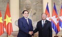นายกรัฐมนตรีฝ่ามมิงชิ้งพบปะกับประธานรัฐสภา เฮงสัมริน 