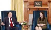 ประธานสภาแห่งชาติเวืองดิ่งเหวะพบปะกับนาง จาซินดา เคต ลอเรลล์ อาร์เดิร์นนายกรัฐมนตรีนิวซีแลนด์