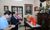 นายกรัฐมนตรี ฝ่ามมิงชิ้ง อวยพรตรุษเต๊ตครอบครัวผู้นำรัฐบาลที่ล่วงลับ ณ นครโฮจิมินห์