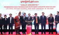 นายกรัฐมนตรี ฝ่ามมิงชิ้ง เข้าร่วมพิธีเปิดเส้นทางบินฮานอย- จาการ์ตา ของสายการบิน Vietjet Air