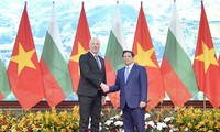 นายกรัฐมนตรี ฝ่ามมิงชิ้งพบปะกับประธานรัฐสภาบัลแกเรีย