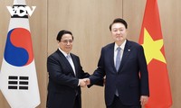 นายกรัฐมนตรี ฝ่ามมิงชิ้ง พบปะกับนาย ยุนซ็อกย็อล ประธานาธิบดีสาธารณรัฐเกาหลี