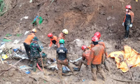 ผู้สูญหายจากเหตุดินถล่มและน้ำท่วมในประเทศอินโดนีเซียเพิ่มขึ้นกว่า 40 ราย