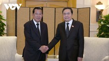 Parlamentspräsident Tran Thanh Man empfängt kambodschanischen Senatspräsident Hun Sen