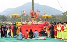하장성 따이 소수민족의 독특한 롱똥 축제
