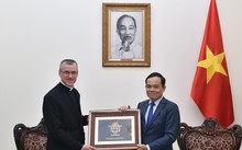 부총리, “베트남은 모든 국민의 신앙‧종교 자유권을 존중하고 보장하고 있다…”