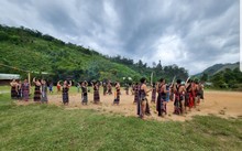 コトゥ族の民族舞踊「Tung Tung Da Da」