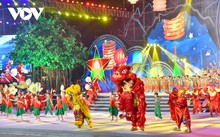 Mãn nhãn với hàng trăm đèn lồng khổng lồ tại Lễ hội Thành Tuyên 2023