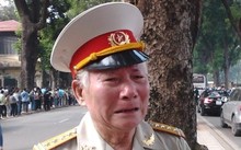 Слёзы на лицах военнослужащих Вьетнама в день кончины генерала Во Нгуен Зяпа