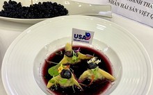 Seafood wonton with USA blueberries 