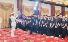 Thanh thiếu niên kiều bào tham gia Trại hè Việt Nam 2024 dự lễ viếng Tổng bí thư Nguyễn Phú Trọng