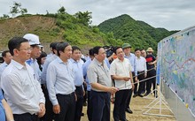 Premier de Vietnam revisa obras de infraestructura importantes en Ninh Binh