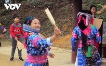 河江省赫蒙族同胞喜爱的打燕球游戏