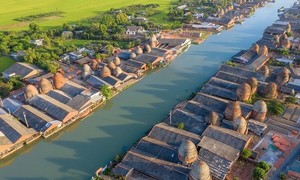 Desa Kerajinan Keramik Bata Mang Thit
