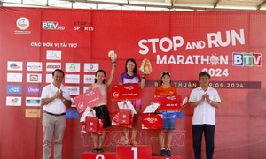 Mehr als 4.500 Sportler nehmen am Marathon-Wettbewerb auf der schönsten Küstenstraße Vietnams teil