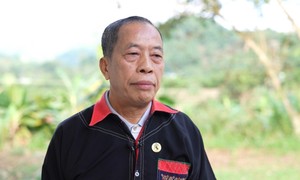 លោក Ban Sinh Luong ជនជាតិ Dao ដែលមានកិត្យានុភាពនៅទីក្រុង Hoa Binh