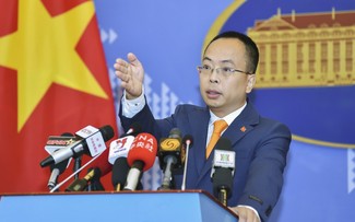 Vietnam dengan Tegas Menentang Segala Kegiatan yang Melanggar Kedaulatan di Hoang Sa dan Truong Sa