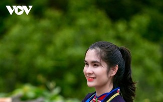 Uniknya Busana Wanita Etnis Hmong Hitam di Provinsi Cao Bang