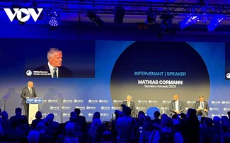 Menlu Vietnam, Bui Thanh Son Hadiri Konferensi Dewan Menteri OECD