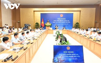 PM Vietnam, Pham Minh Chinh Pimpin Konferensi tentang Pengembangan Sumber Daya Manusia yang Layani Industri Semikonduktor