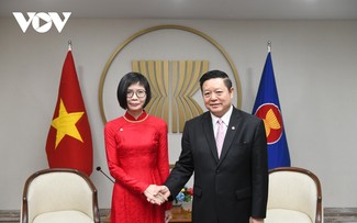 Dubes, Kepala Perwakilan Tetap Vietnam di ASEAN Sampaikan Surat Mandat kepada Sekjen ASEAN