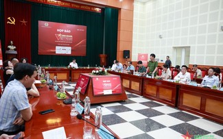 Memuliakan 20 Kolektif dan Individu dalam Program “Jayalah Vietnam” Tahun 2024