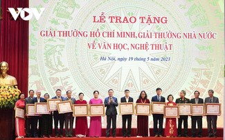 Las impresiones de obras literarias y artísticas galardonadas con el Premio Ho Chi Minh y el Premio Estatal