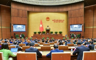 Diputados proponen soluciones para impulsar crecimiento económico de Vietnam