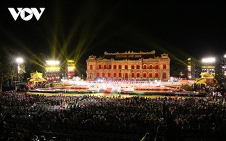 Brillante ceremonia de inauguración de la Semana del Festival Internacional de las Artes de Hue 2024