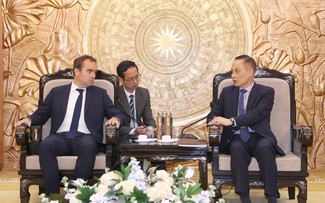 Vietnam concede gran importancia a la asociación estratégica con Francia