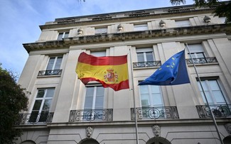 España retira a embajadora de Argentina
