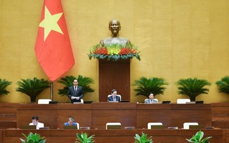 Parlamento de Vietnam debate soluciones para apoyar al sector empresarial